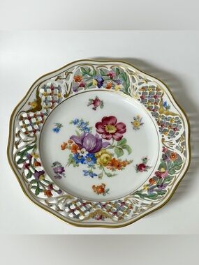 Schumann Bavaria Germany Chateau Reticulated Flowers Scalloped Salad Plate 7.2"